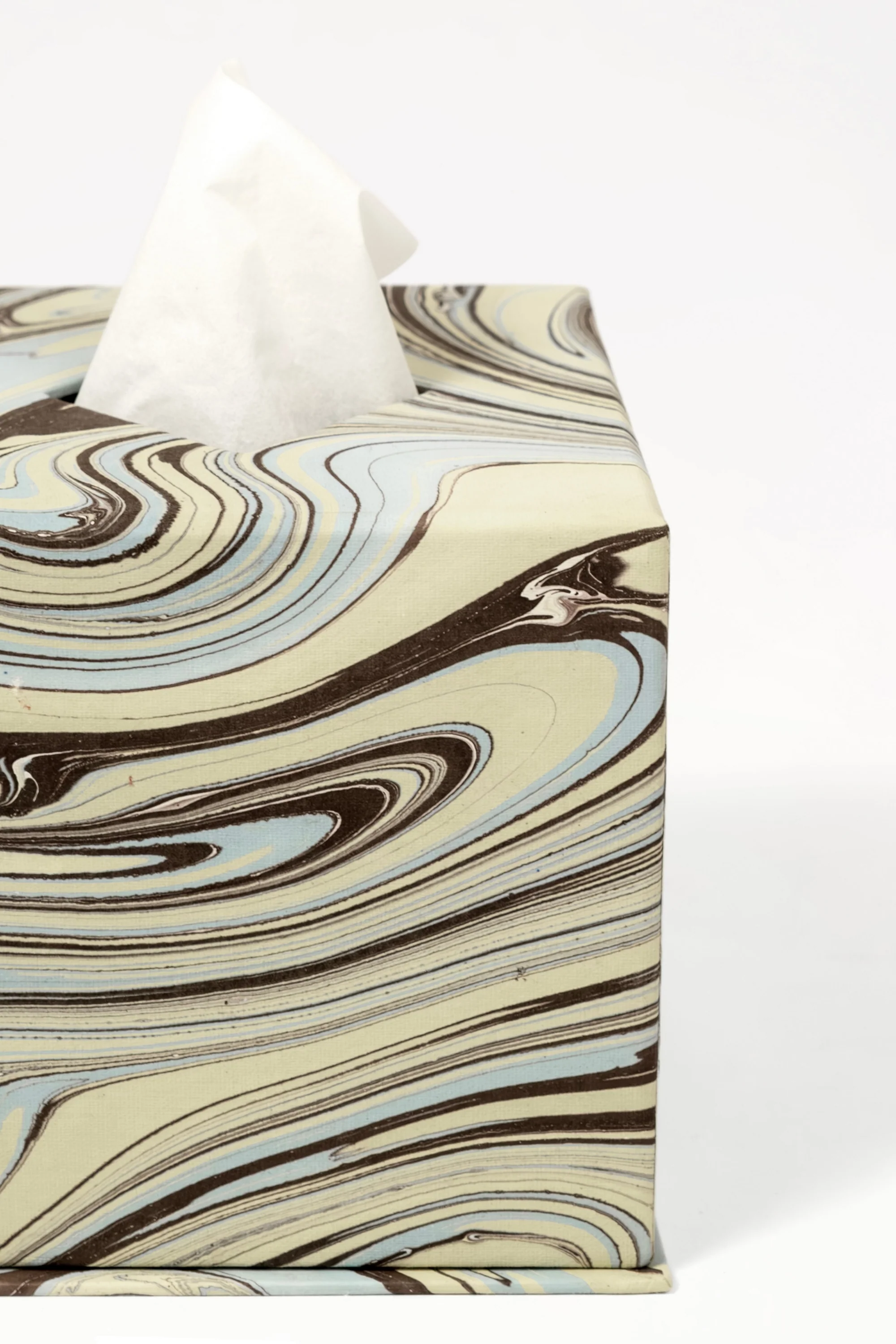 Hand-Marbled Tissue Box Cover in Kyoto - Image 2